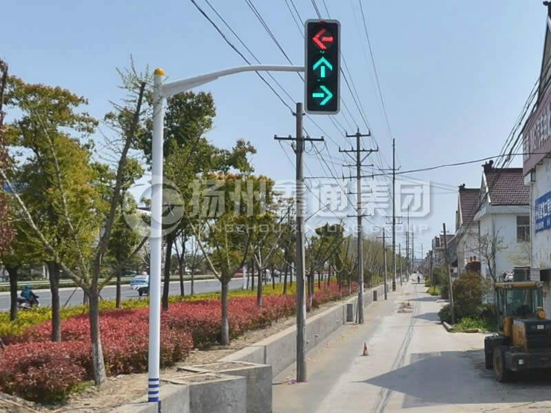 XHDG-017，單挑彎臂信號(hào)燈桿