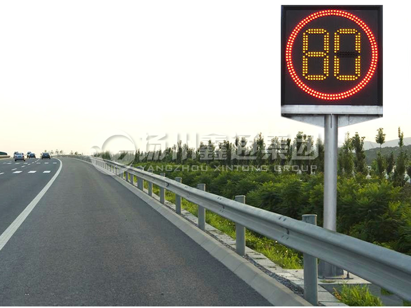 YDP-023，高速可變限速誘導(dǎo)屏桿